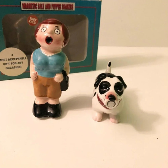 Attractives Magnetic Salt and Pepper Shakers A Lady And A  Tramp Dog - Picture 7 of 15